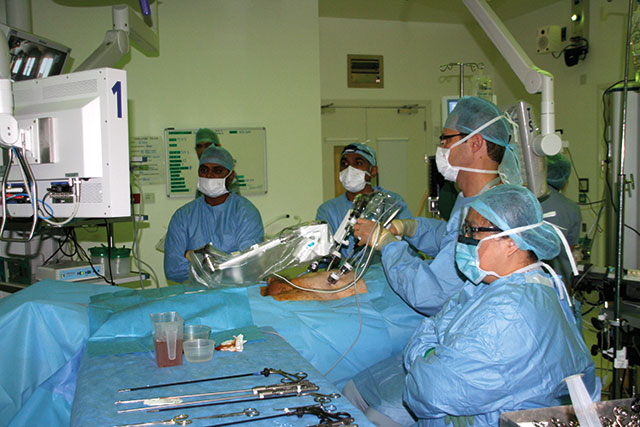 Bilde 1: Fra venstre dr Raj Singh, dr Hiten Patel, meg selv og opr.spl. Fez.